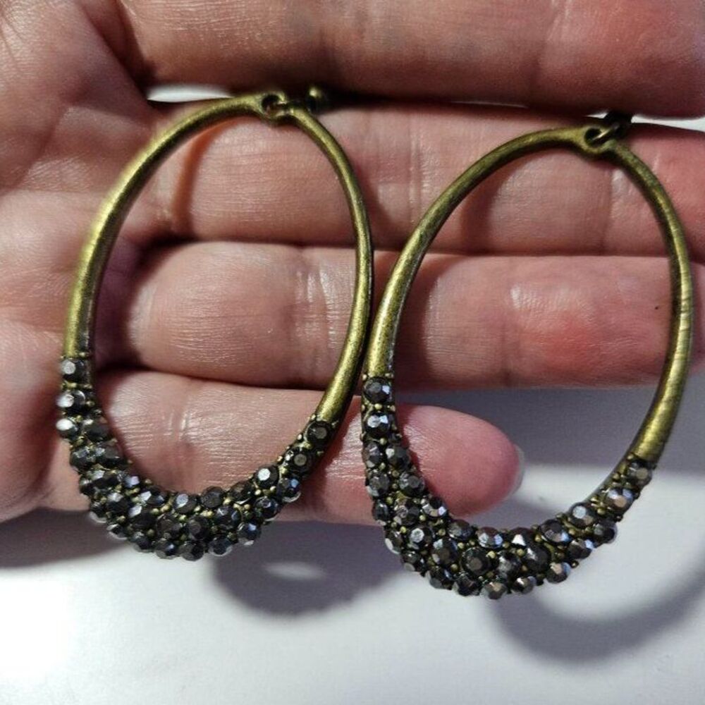 Gold tone sparkly oval earrings